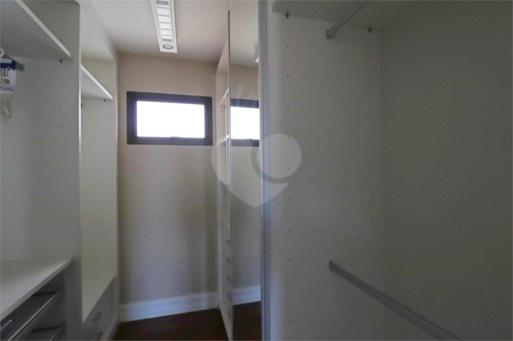 Apartamento com 02 Dorm. 02 Suítes 03 Vagas no Campo Belo para Venda.