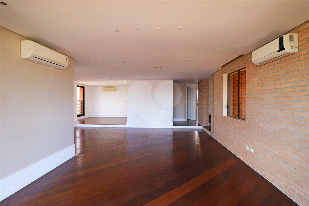 Apartamento com 02 Dorm. 02 Suítes 03 Vagas no Campo Belo para Venda.