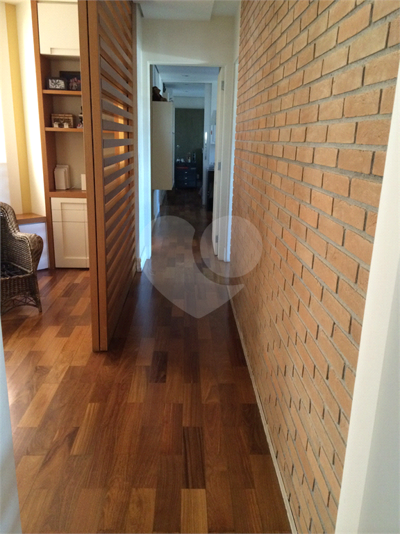 Apartamento com 02 Dorm. 02 Suítes 03 Vagas no Campo Belo para Venda.