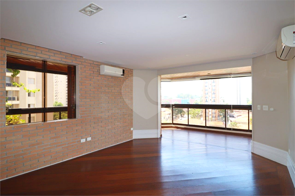 Apartamento com 02 Dorm. 02 Suítes 03 Vagas no Campo Belo para Venda.