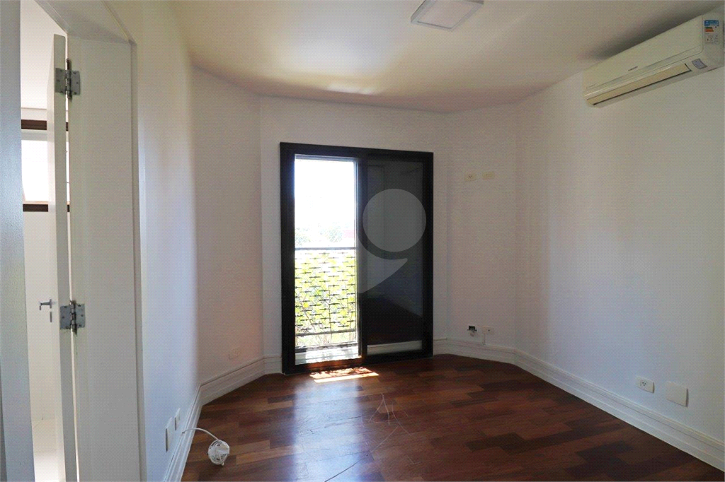 Apartamento com 02 Dorm. 02 Suítes 03 Vagas no Campo Belo para Venda.
