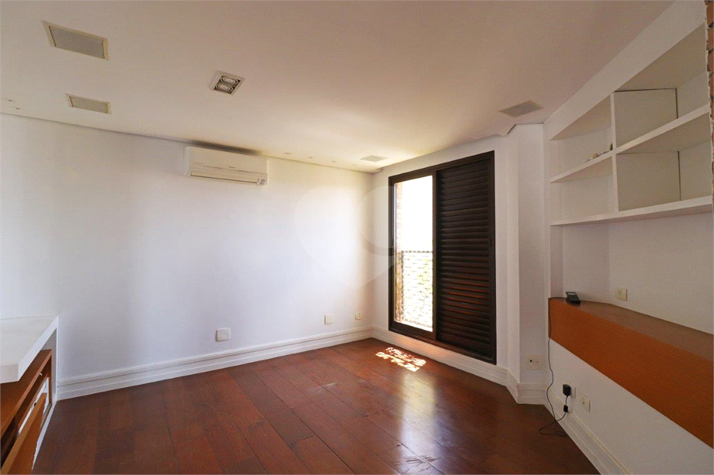 Apartamento com 02 Dorm. 02 Suítes 03 Vagas no Campo Belo para Venda.