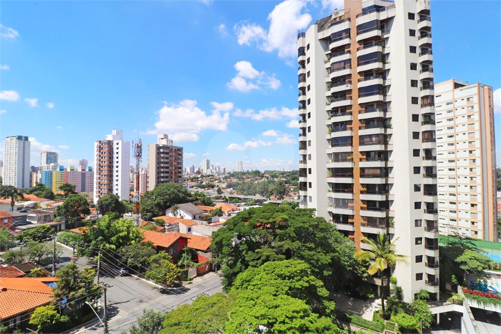 Apartamento com 02 Dorm. 02 Suítes 03 Vagas no Campo Belo para Venda.