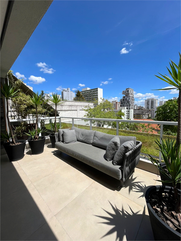 Conjunto comercial venda ou locação em Pinheiros - Mobiliado - Designer Francisco Cálio 