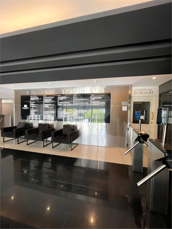 Conjunto comercial venda ou locação em Pinheiros - Mobiliado - Designer Francisco Cálio 