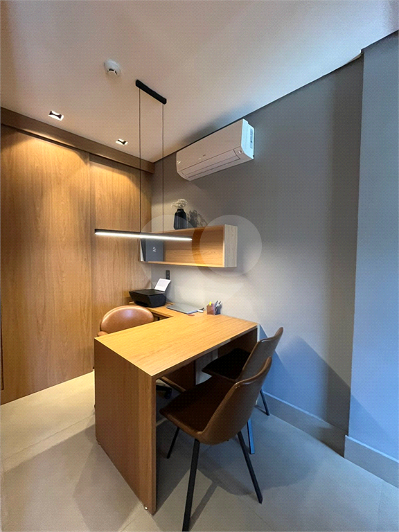 Conjunto comercial venda ou locação em Pinheiros - Mobiliado - Designer Francisco Cálio 