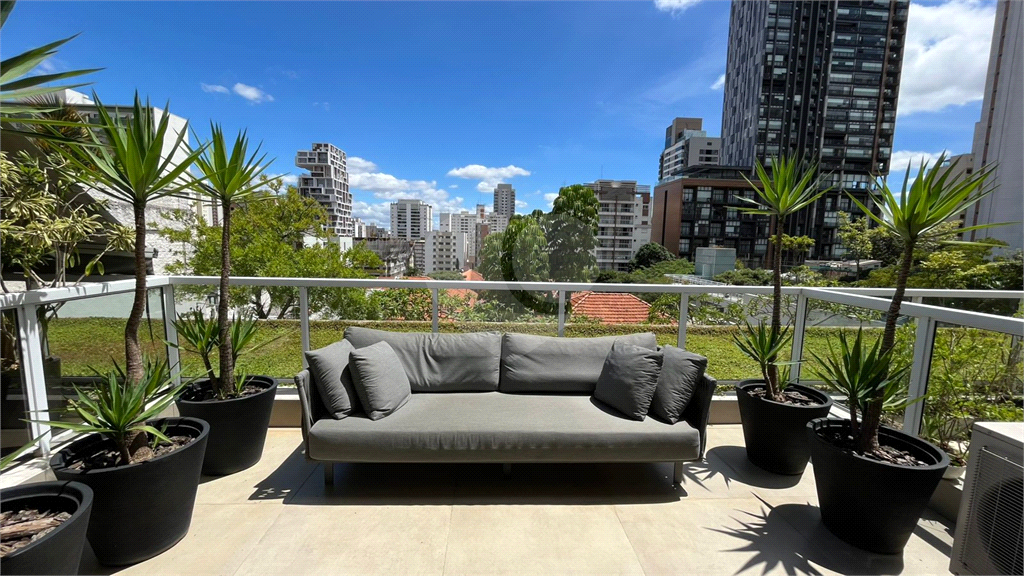 Conjunto comercial venda ou locação em Pinheiros - Mobiliado - Designer Francisco Cálio 