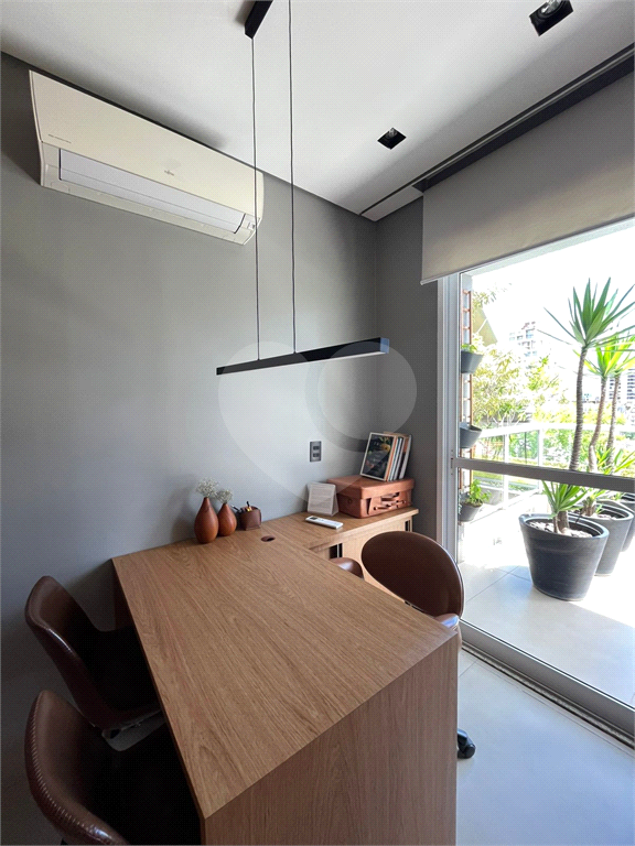 Conjunto comercial venda ou locação em Pinheiros - Mobiliado - Designer Francisco Cálio 