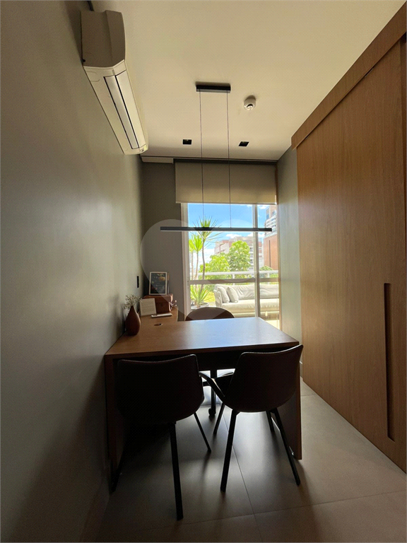 Conjunto comercial venda ou locação em Pinheiros - Mobiliado - Designer Francisco Cálio 