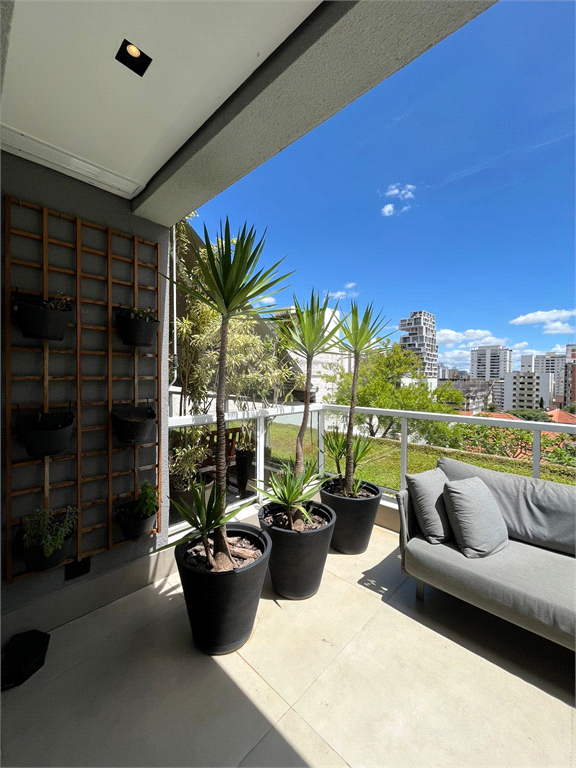 Conjunto comercial venda ou locação em Pinheiros - Mobiliado - Designer Francisco Cálio 