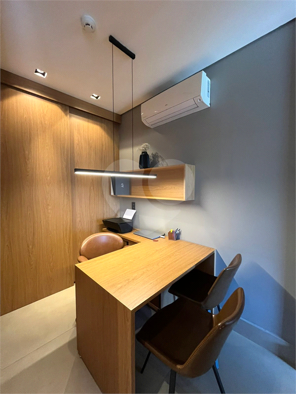 Conjunto comercial venda ou locação em Pinheiros - Mobiliado - Designer Francisco Cálio 