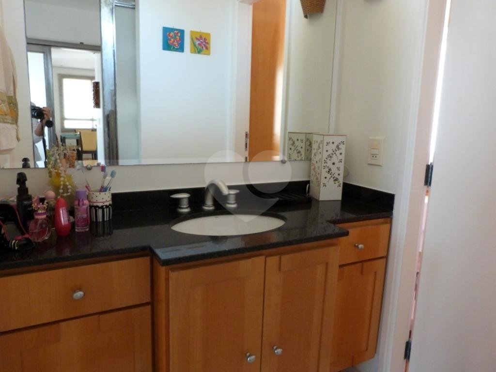 Apartamento na Água Fria rico em armários embutidos