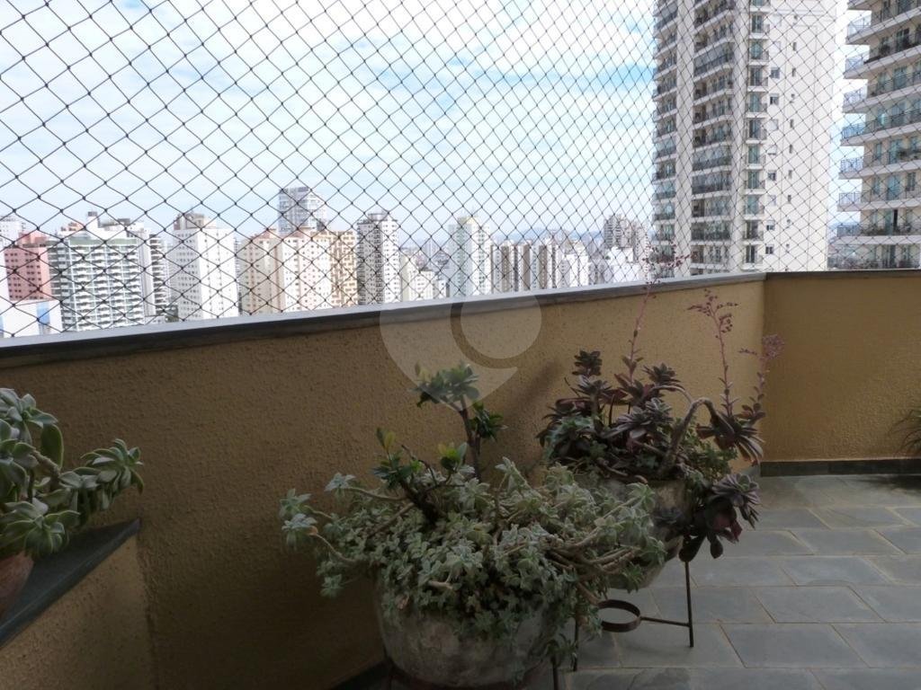 Apartamento na Água Fria rico em armários embutidos