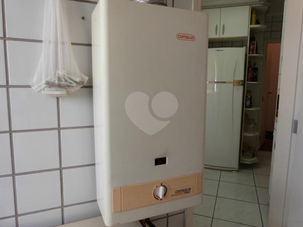Apartamento na Água Fria rico em armários embutidos