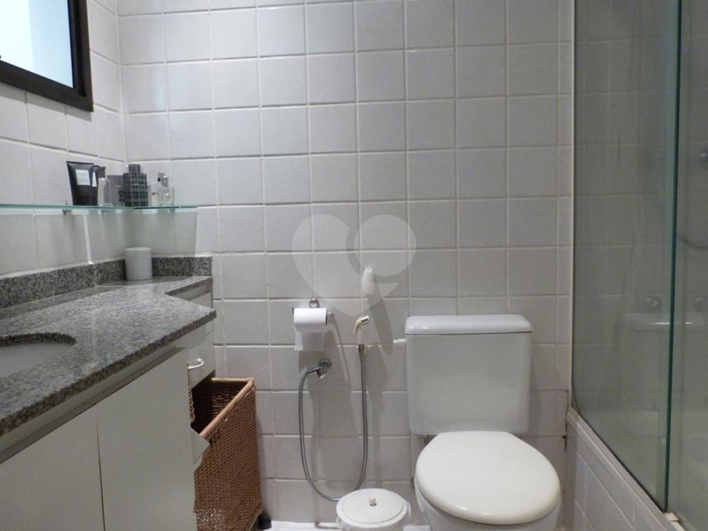 Apartamento na Água Fria rico em armários embutidos