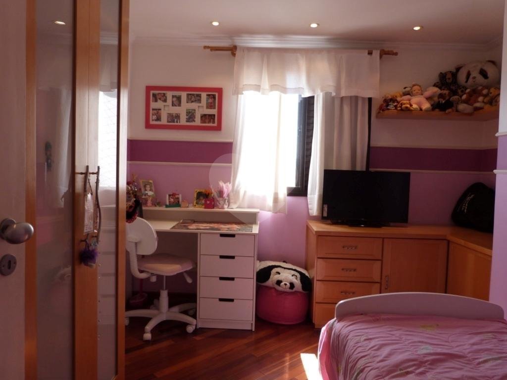 Apartamento na Água Fria rico em armários embutidos