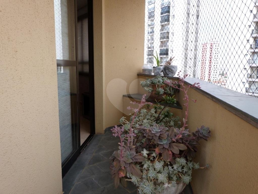 Apartamento na Água Fria rico em armários embutidos