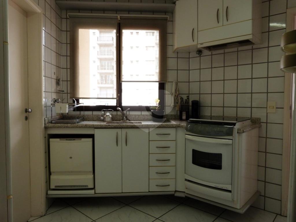 Apartamento na Água Fria rico em armários embutidos