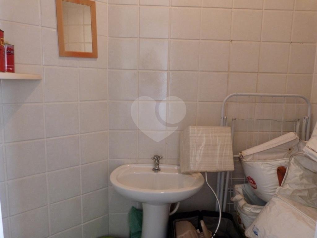 Apartamento na Água Fria rico em armários embutidos