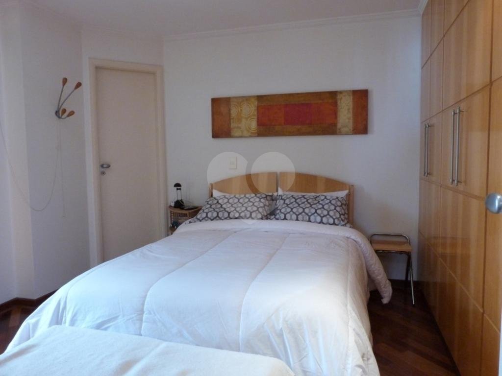 Apartamento na Água Fria rico em armários embutidos