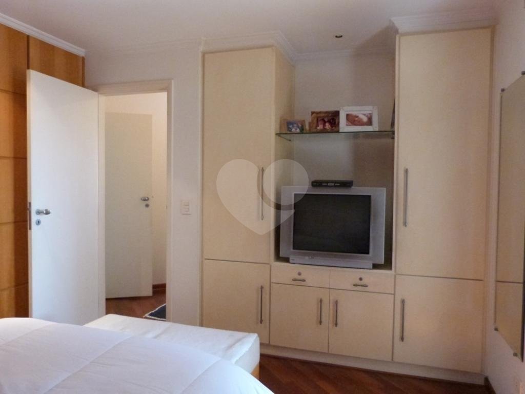 Apartamento na Água Fria rico em armários embutidos