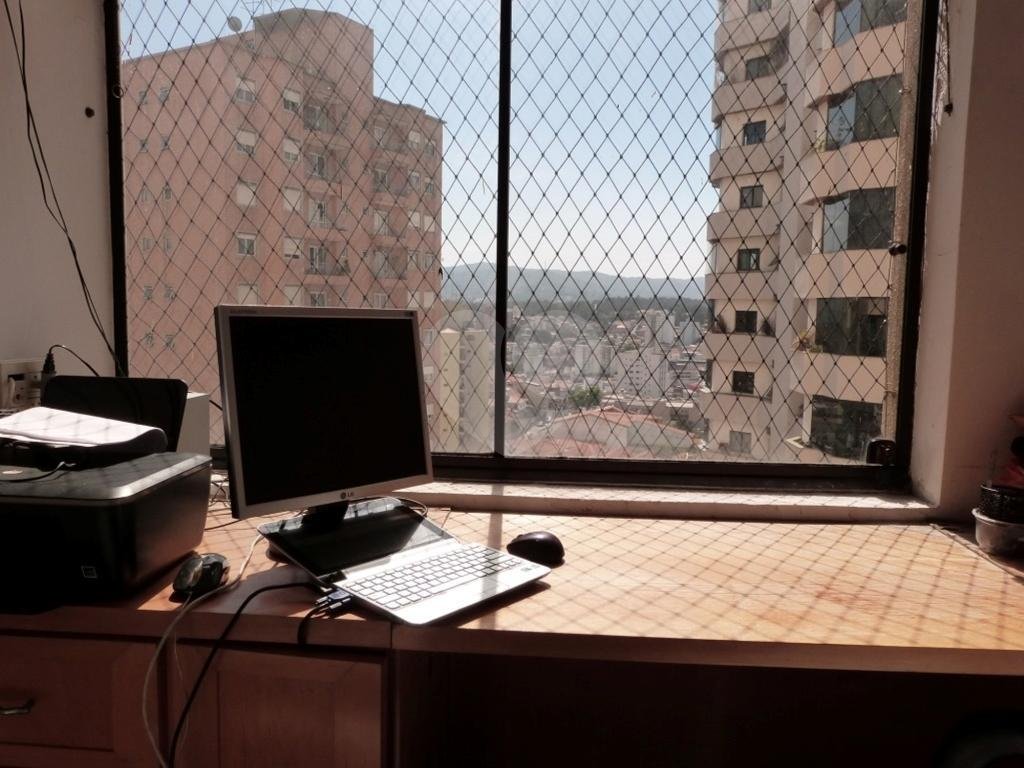 Apartamento na Água Fria rico em armários embutidos