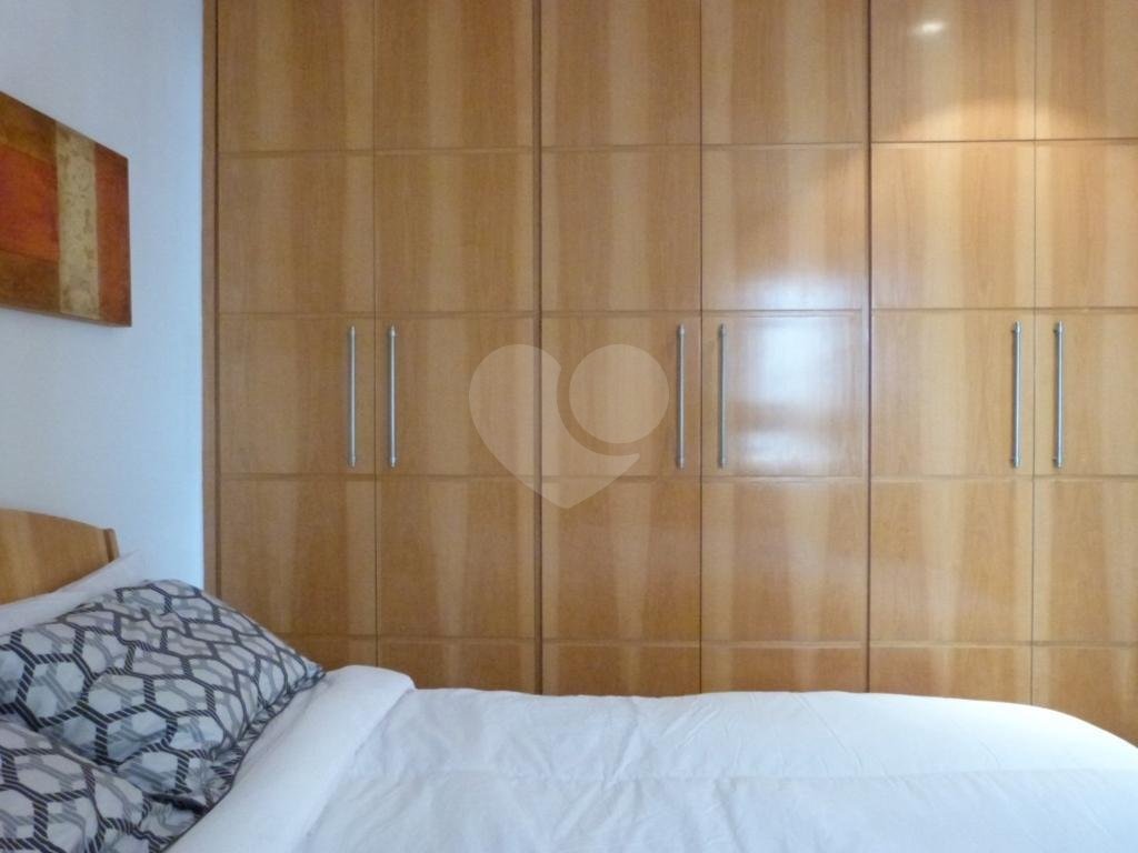 Apartamento na Água Fria rico em armários embutidos