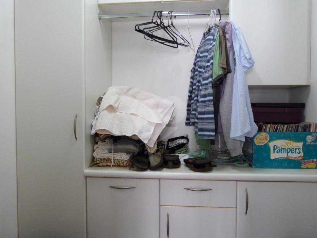 Apartamento na Água Fria rico em armários embutidos