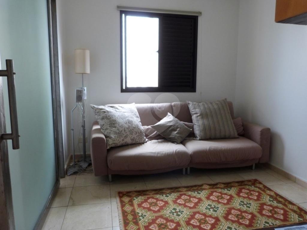 Apartamento na Água Fria rico em armários embutidos