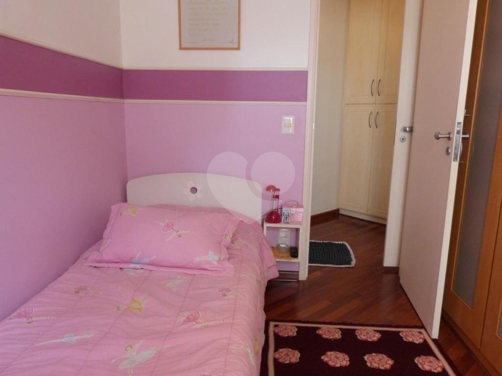 Apartamento na Água Fria rico em armários embutidos