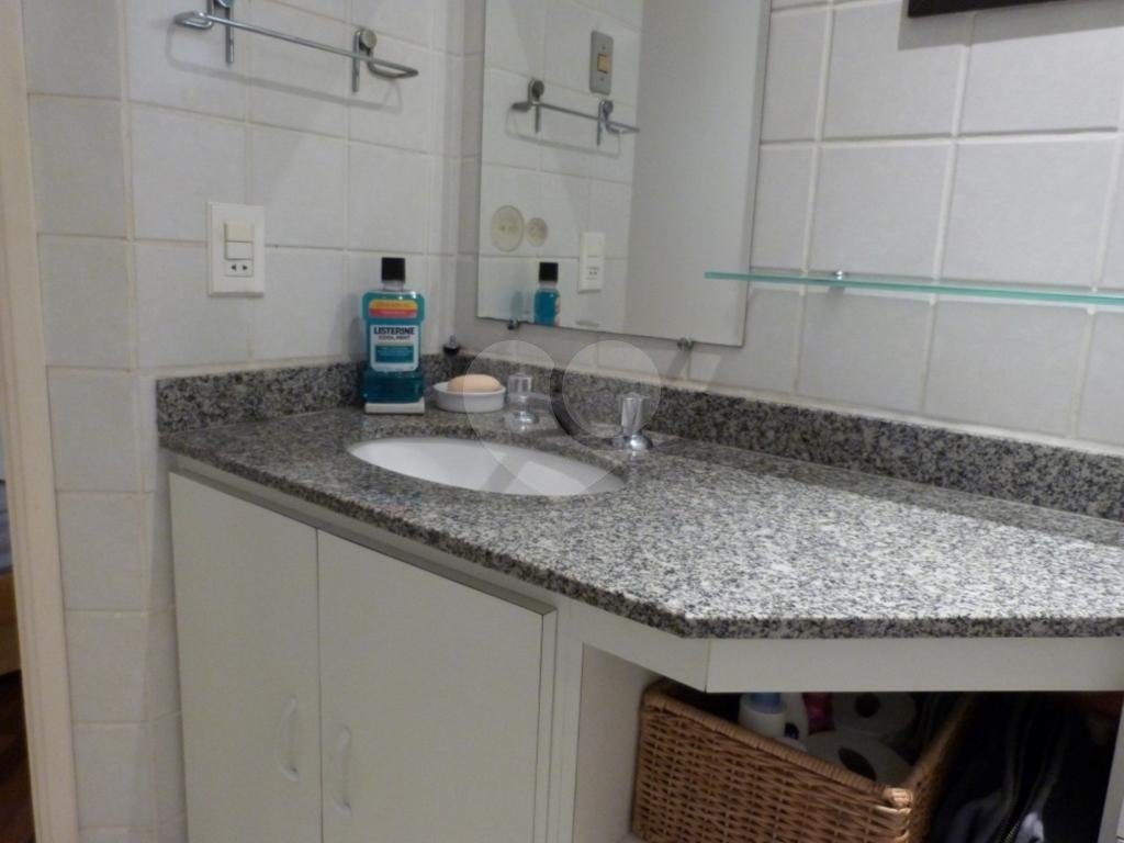 Apartamento na Água Fria rico em armários embutidos