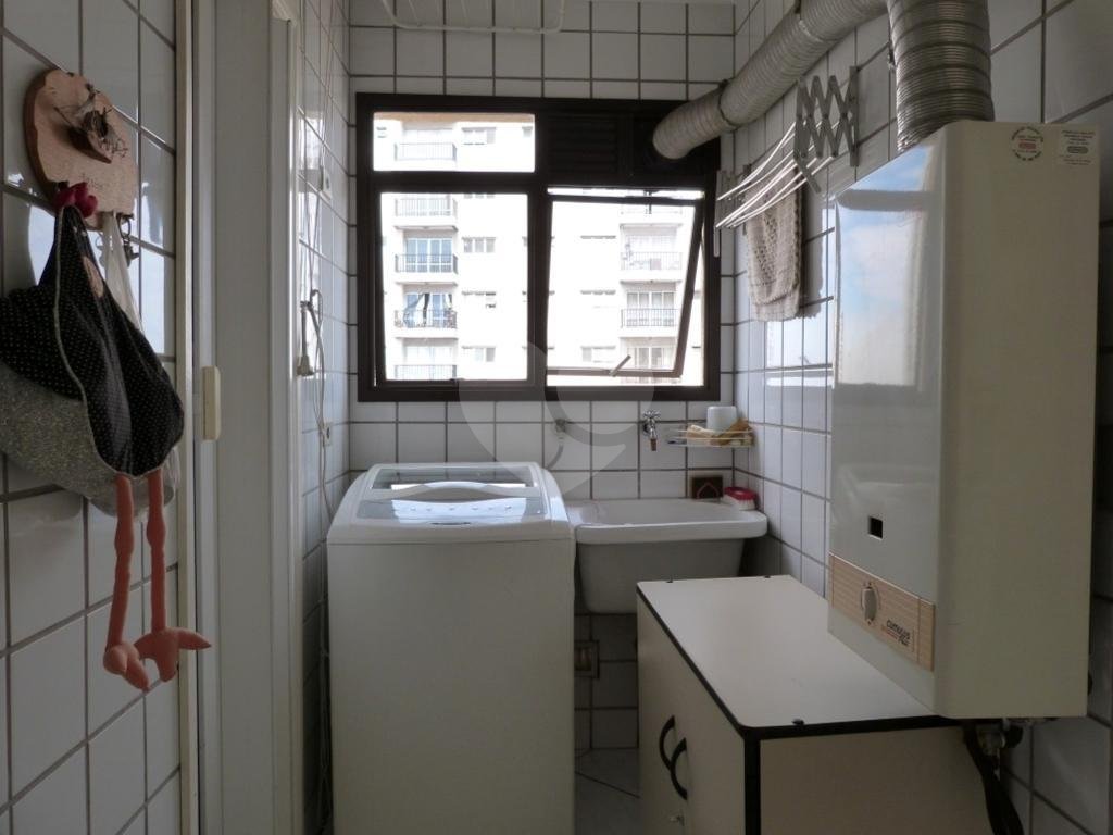 Apartamento na Água Fria rico em armários embutidos