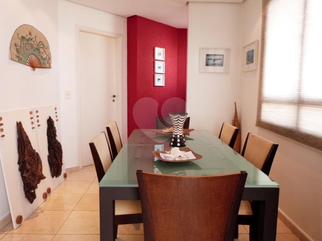 Apartamento na Água Fria rico em armários embutidos