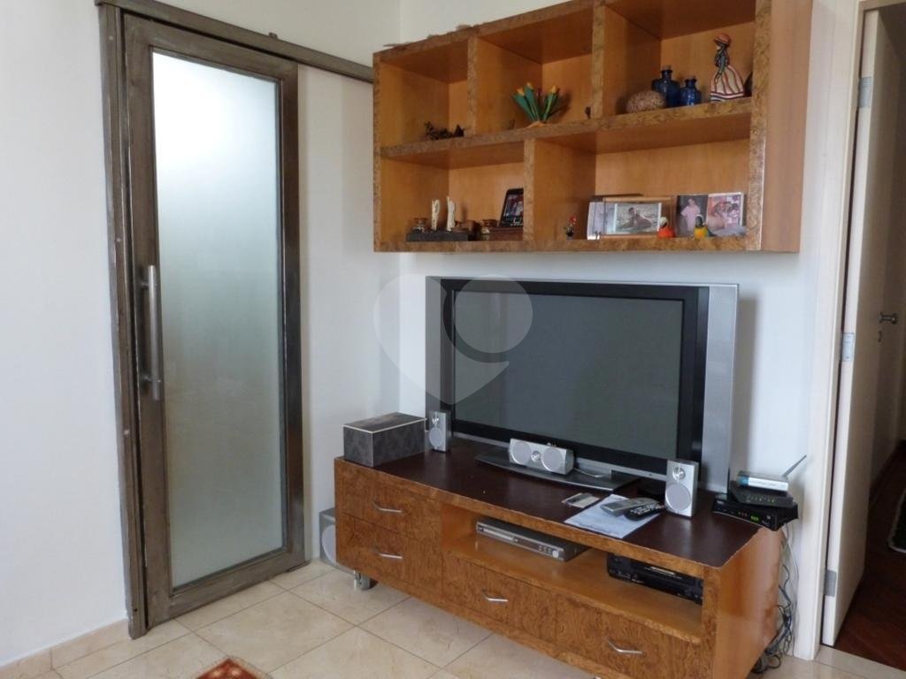 Apartamento na Água Fria rico em armários embutidos