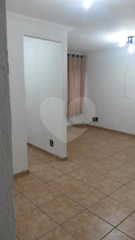 Apartamento amplo e aconchegante, no andar térreo, com 03 dormitórios, a 3 km do metrô Tucuruvi.