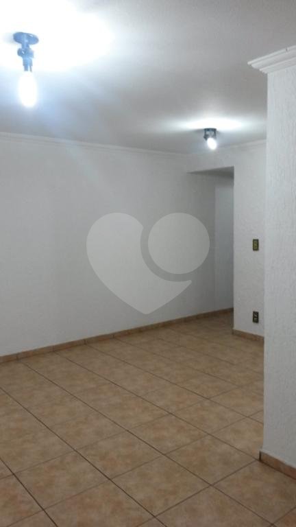 Apartamento amplo e aconchegante, no andar térreo, com 03 dormitórios, a 3 km do metrô Tucuruvi.