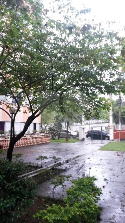 Apartamento amplo e aconchegante, no andar térreo, com 03 dormitórios, a 3 km do metrô Tucuruvi.