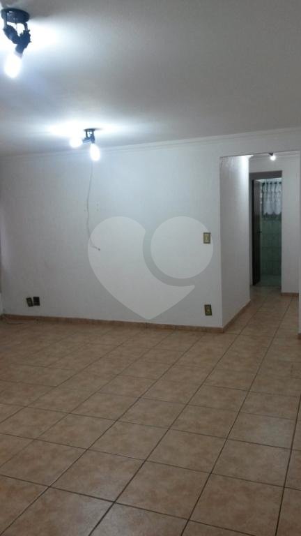 Apartamento amplo e aconchegante, no andar térreo, com 03 dormitórios, a 3 km do metrô Tucuruvi.