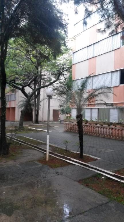 Apartamento amplo e aconchegante, no andar térreo, com 03 dormitórios, a 3 km do metrô Tucuruvi.