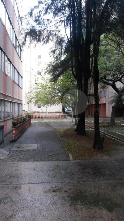 Apartamento amplo e aconchegante, no andar térreo, com 03 dormitórios, a 3 km do metrô Tucuruvi.