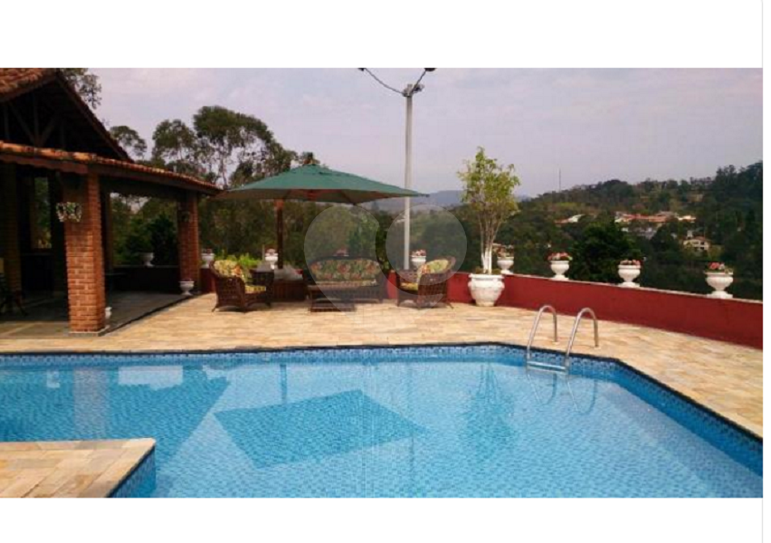  Casa Térrea na Serra da Cantareira em Condomínio Fechado porteira fechada vende com tudo dentro!!