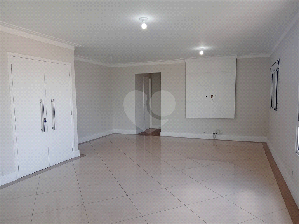 Apartamento à venda em Santa Terezinha em andar alto com varanda gourmet.