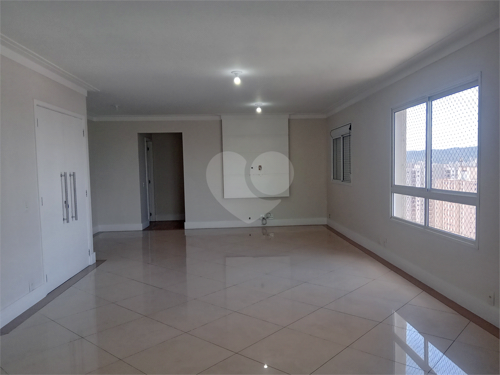 Apartamento à venda em Santa Terezinha em andar alto com varanda gourmet.