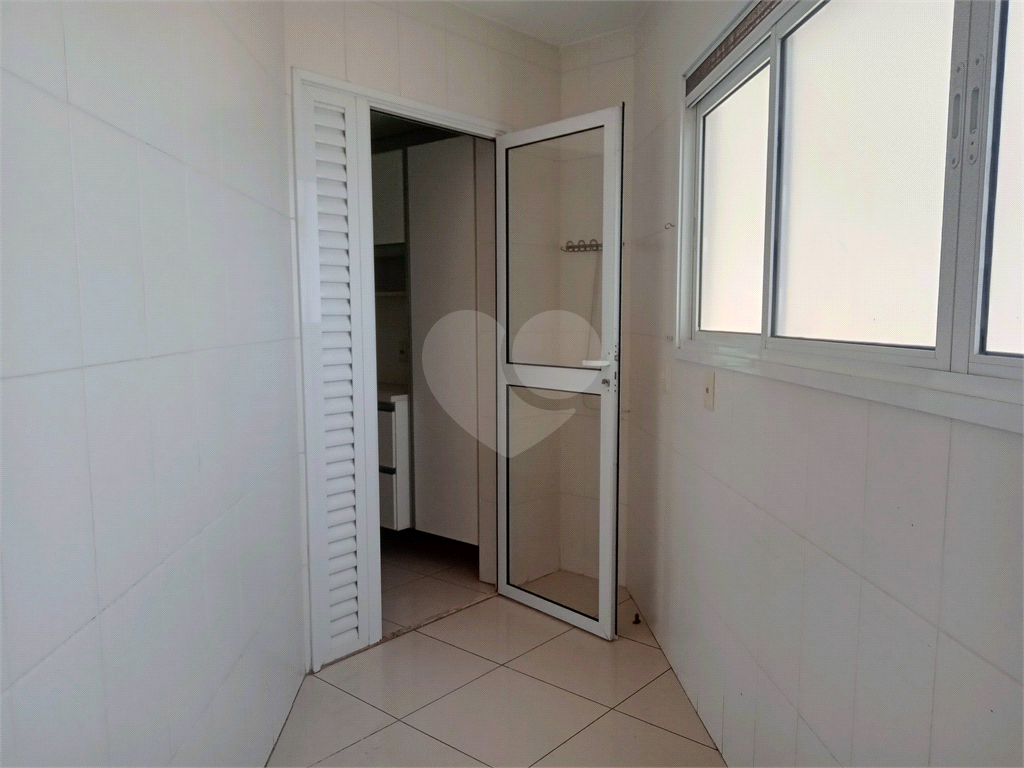 Apartamento à venda em Santa Terezinha em andar alto com varanda gourmet.