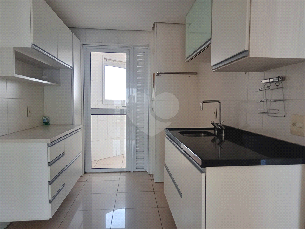 Apartamento à venda em Santa Terezinha em andar alto com varanda gourmet.
