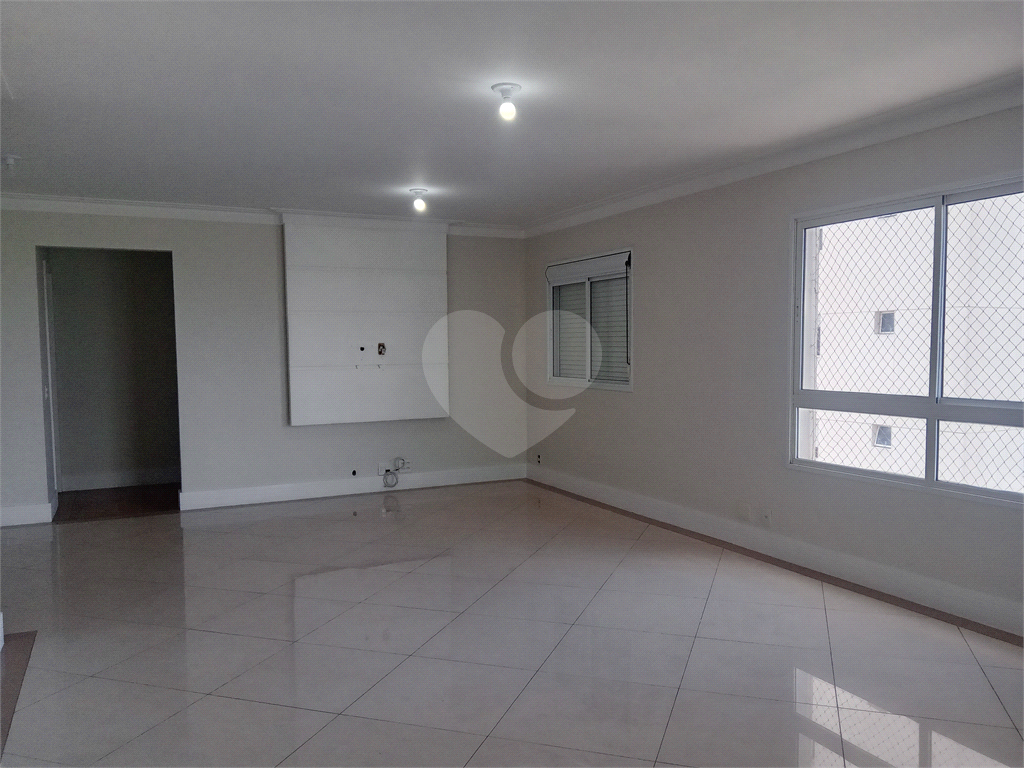 Apartamento à venda em Santa Terezinha em andar alto com varanda gourmet.