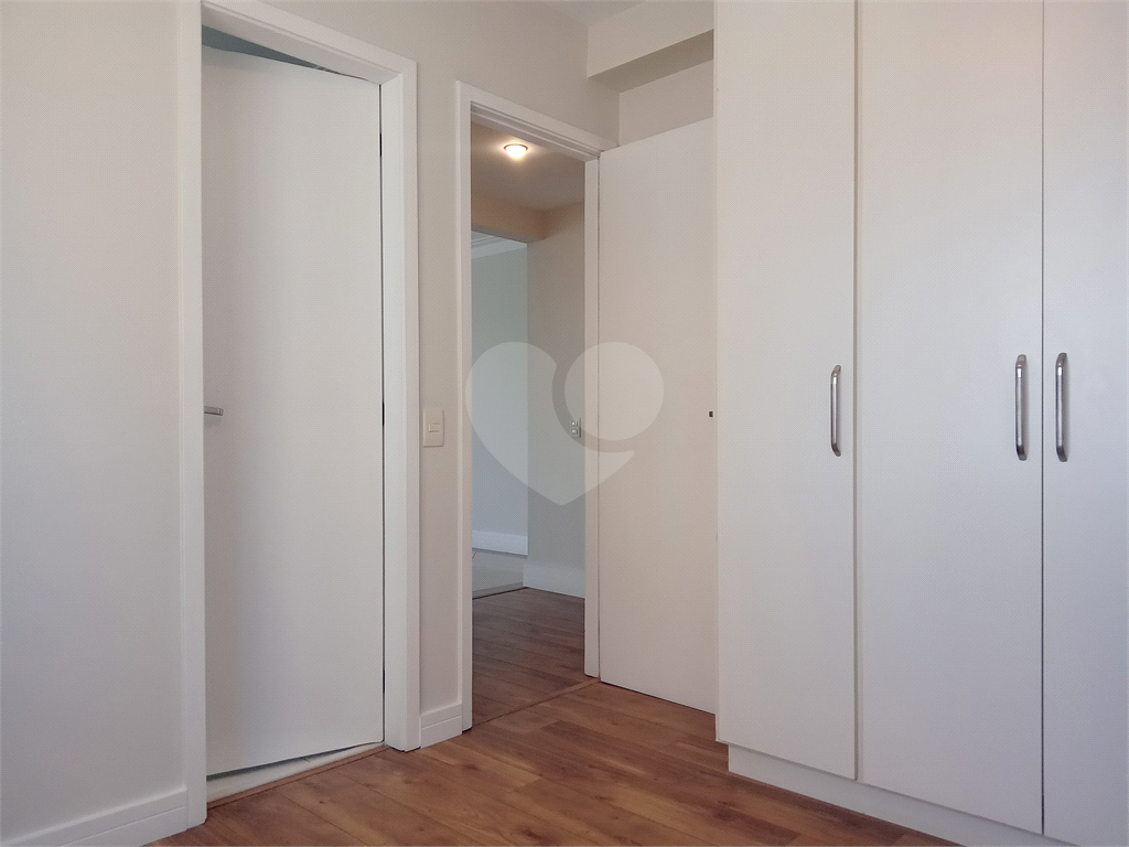 Apartamento à venda em Santa Terezinha em andar alto com varanda gourmet.