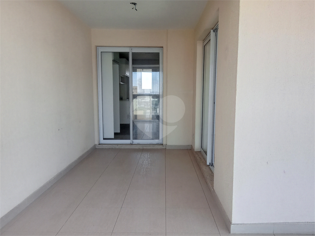 Apartamento à venda em Santa Terezinha em andar alto com varanda gourmet.