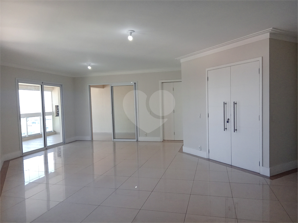 Apartamento à venda em Santa Terezinha em andar alto com varanda gourmet.