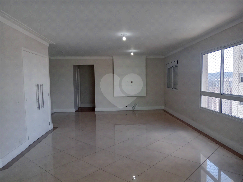 Apartamento à venda em Santa Terezinha em andar alto com varanda gourmet.
